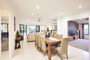 Salon yemek alanı yakınındaki