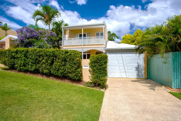 Fachada de una hermosa casa — Foto de Stock