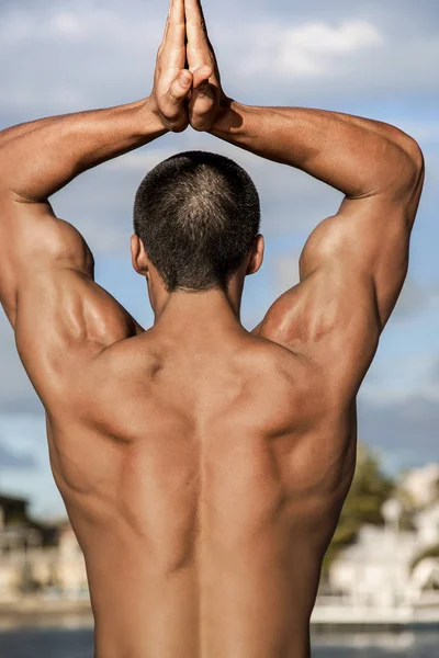 Vücut geliştirici ibadet ve rahatlama