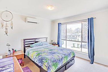 Modern ana yatak tasarımı yastık ile
