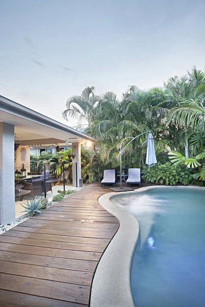 Primer plano de la piscina de lujo en apartamento — Foto de Stock