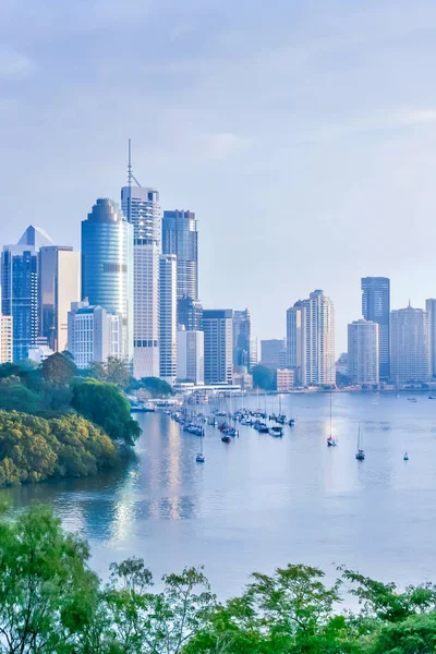 La rivière Brisbane et la ville — Photo