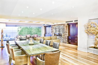 Ahşap masa sandalye ve koltuk takımı.