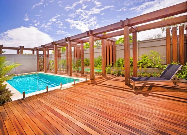 Beautiful view of a home from front with a garage — Stock Photo, Image