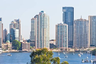 Brisbane şehir ve binaların görünümü kapat 