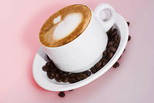 Tè al latte con bei disegni e caffè — Foto Stock