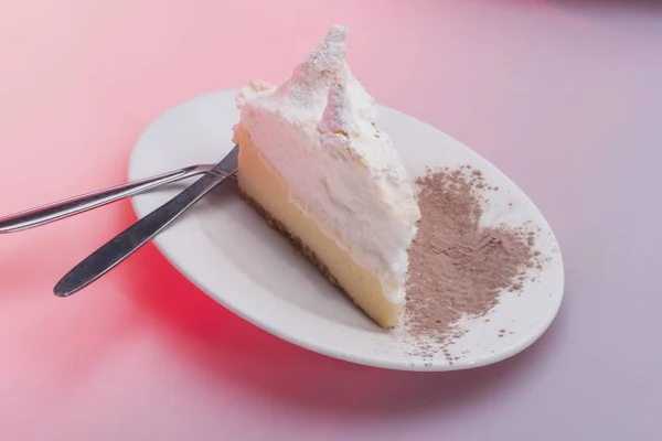 Knife and cake close to cake on plate