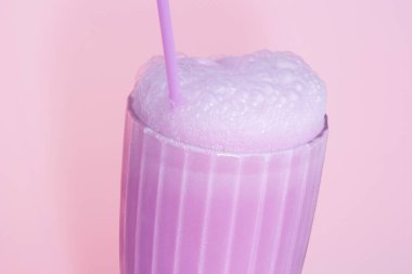 Dondurma cam ile karışık faluda