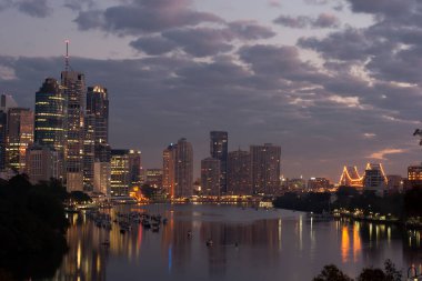 Günbatımından sonra Brisbane City 'de. Kanguru Noktası, Avustralya 
