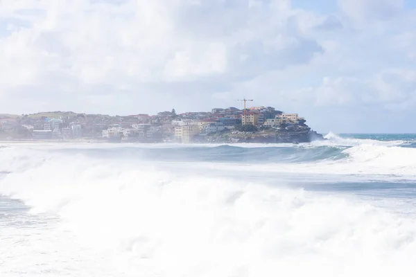 Große Krachende Wellen Einem Stürmischen Ozean Bondi Beach Australien — Stockfoto