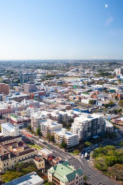 Brisbane şehrinin kentsel alanının hava görüntüsü. Avustralya şehir manzarasının yüksek açılı görüntüsü 