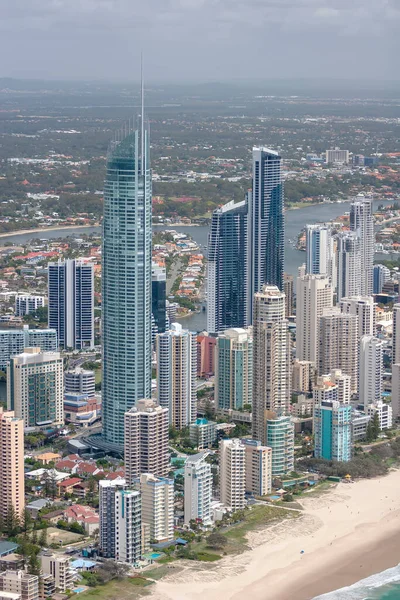Center Big Coastal City Tall Skyscapers Located Beautiful Coast — Stock Photo, Image