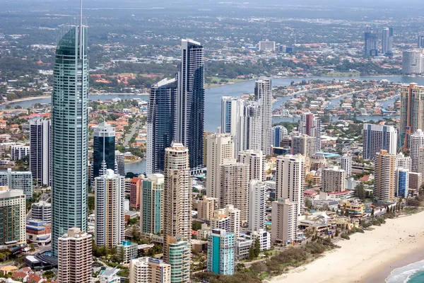 Centro Uma Grande Cidade Costeira Com Altos Arranha Céus Localizados — Fotografia de Stock