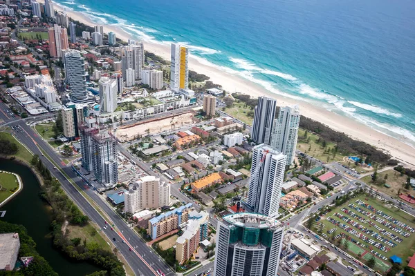 Velké Městské Město Vysokými Mrakodrapy Nachází Pobřeží Queenslandu Austrálie — Stock fotografie