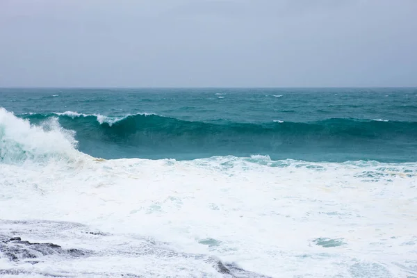 Большие Волны Бурном Океане Bondi Beach Австралия — стоковое фото
