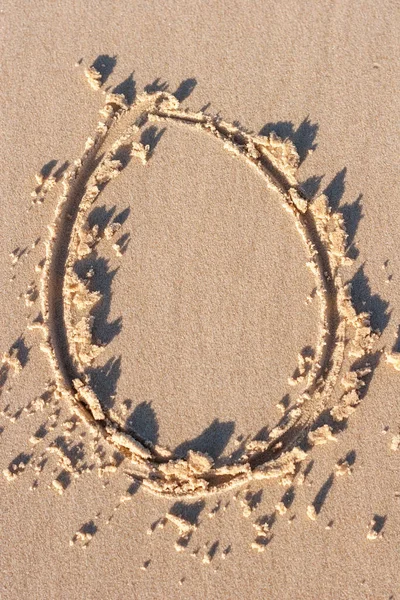 Die Inschrift Des Handgeschriebenen Buchstabe Für Alphabet Auf Nassem Sand — Stockfoto