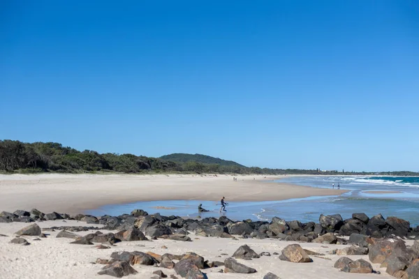 Byron Bay Australia June 2016 People Sandy Beach Bright Sunny — Stock Photo, Image