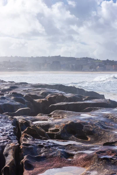 Ondas Tempestade Caindo Sobre Rochas Bondi Austrália Mar Tempestuoso Praia Fotos De Bancos De Imagens
