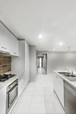 Modern mutfak. Cihazlı yeni mutfağın iç tasarımı. Yüksek kalite fotoğraf