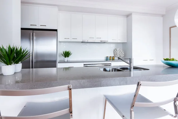 Moderne Keuken Interieur Ontwerp Van Nieuwe Keuken Met Apparatuur Hoge — Stockfoto