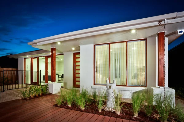 Ένα νέο αρχιτεκτονικά σχεδιασμένο σπίτι στην Αυστραλία — Φωτογραφία Αρχείου