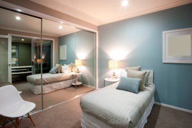 Lüks modern bir evde yatak odası tasarımı. 