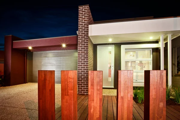 Ein neues architektonisch gestaltetes Zuhause in Australien — Stockfoto