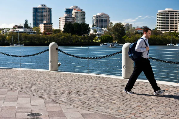 Brisbane, Australia - 8 settembre 2008: persone che camminano vicino al lungomare — Foto Stock