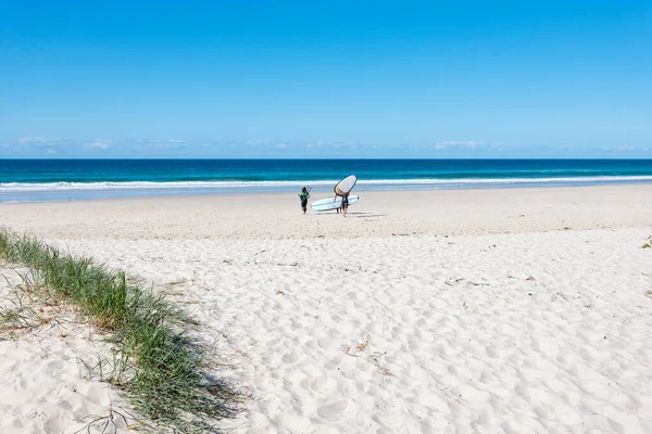 Vysoký úhel záběr krásné bílé písečné pláže — Stock fotografie