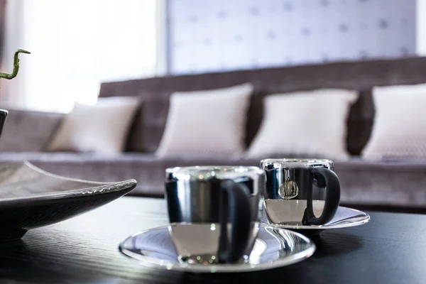 Vista de cerca de las tazas de té en la mesa — Foto de Stock