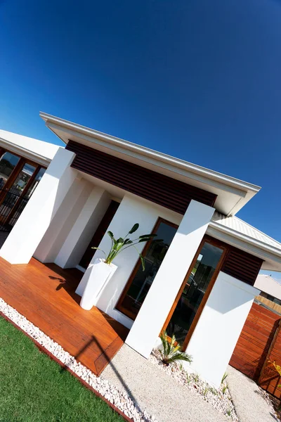 Modern és luxus ház külső kialakítás — Stock Fotó