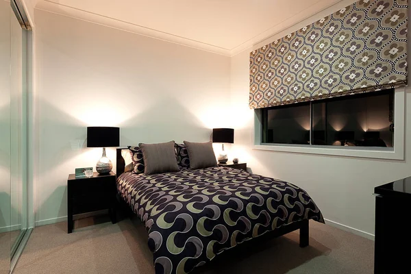Lüks modern bir evde yatak odası tasarımı. — Stok fotoğraf