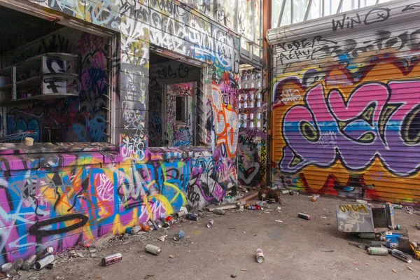 Inside of an old and abandoned building — Stock Photo, Image