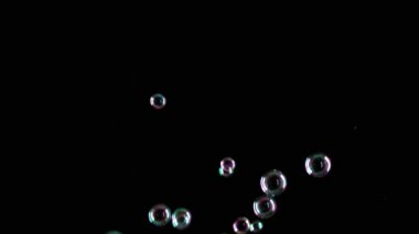 sabun köpükleri siyah arkaplanda