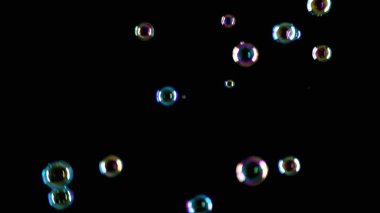 sabun köpükleri siyah arkaplanda