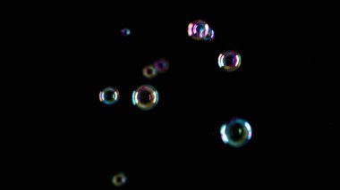 sabun köpükleri siyah arkaplanda