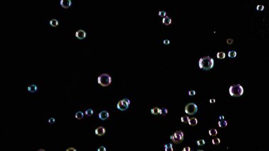 sabun köpükleri siyah arkaplanda