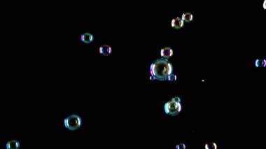 sabun köpükleri siyah arkaplanda