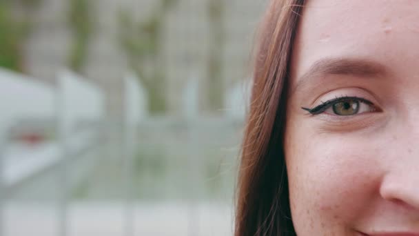 Close-up de um olho de mulher — Vídeo de Stock