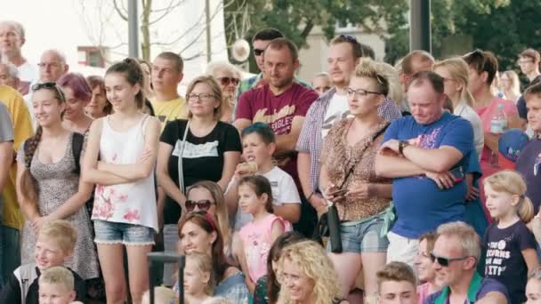 町のカメラを持つ人々 の群衆 — ストック動画