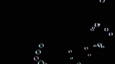 sabun köpükleri siyah arkaplanda