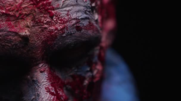 Zombie Maniak przeraża zęby próbując ugryźć — Wideo stockowe