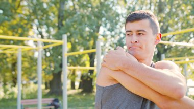 Sabah egzersiz açık havada erkek Athlet yok