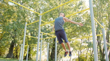 Demir boyun egzersiz beklemeye