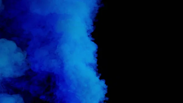 Fumaça colorida no fundo escuro — Fotografia de Stock