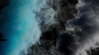 Koyu arkaplanda renkli duman