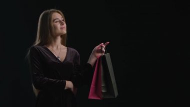 Kadın Black Friday alışveriş