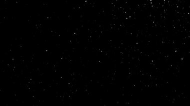 İzole edilmiş Siyah Arkaplana Beyaz Kar Düşüyor