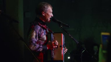 Ukraynalı vokalist ve gitarist oluşturan Skrypka