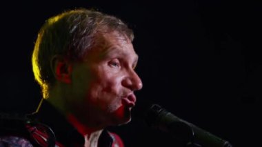 Ukraynalı vokalist ve gitarist oluşturan Skrypka